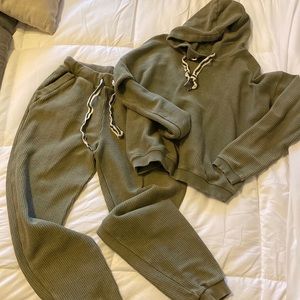 Aerie new love corded hoodie and jogger set. Sage green. EUC. Xs small.